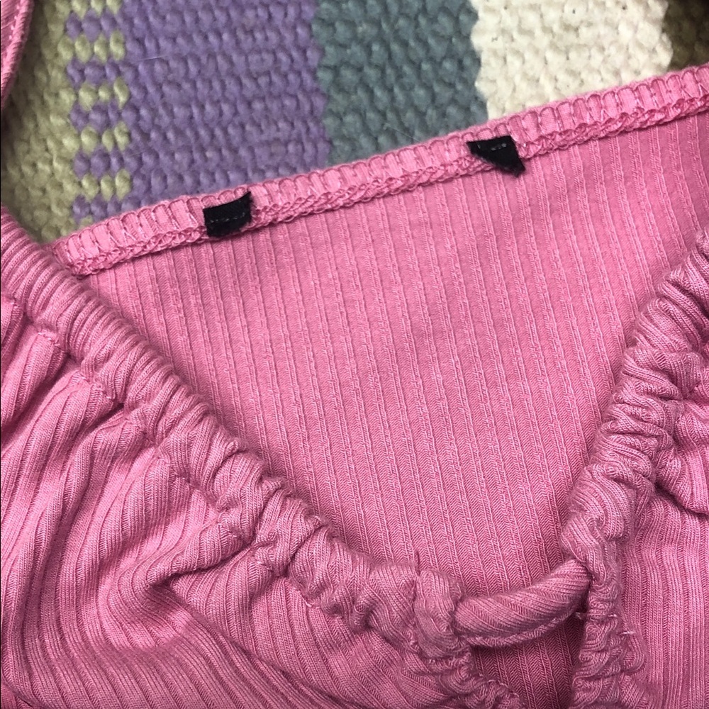 🌸Pink Ruched Crop Top 🪷 - Picture 2 of 8